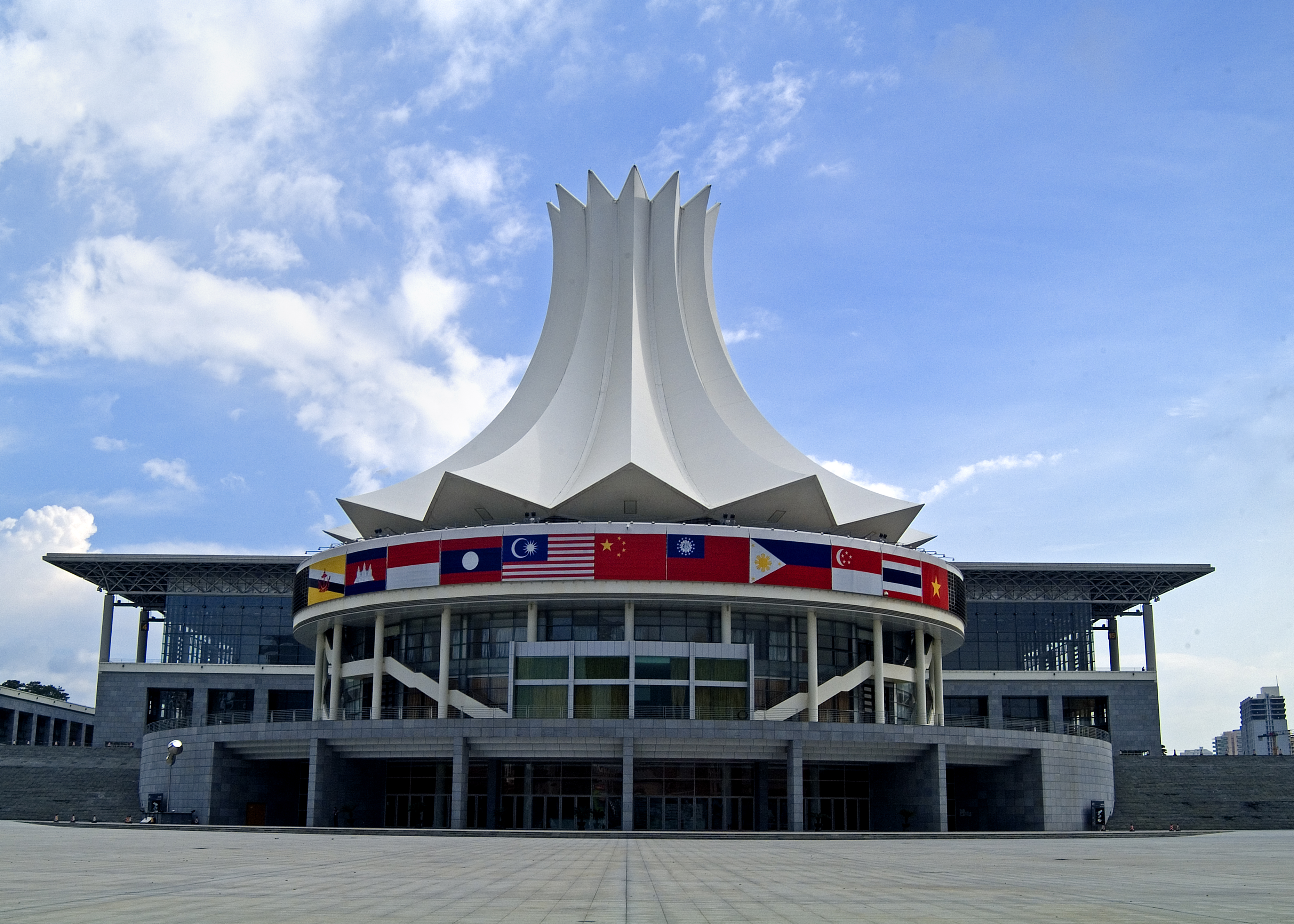 燎原玻璃-专注安全玻璃生产33年